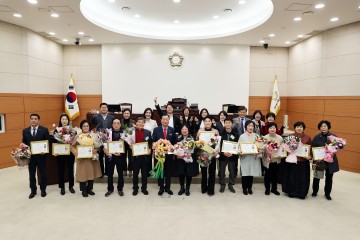 대전시 유성구의회, 지역사회발전 유공자 표창패 수여식 개최