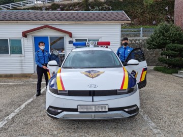 해양경찰 최초 울릉도에 전기순찰차 도입 "귀한 자식이 온 것 같아요"  