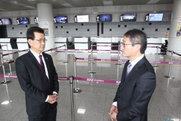 이시종 충북도지사  사드보복 직격탄 청주공항... 사드 보복 우려가 현실로?