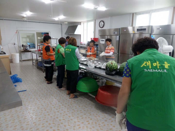 팔금면 여성단체회 말복 맞아  “천사의 집” 시설 중식 봉사 나서