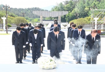 광주 북구의회, 오월의 희생 영령 참배