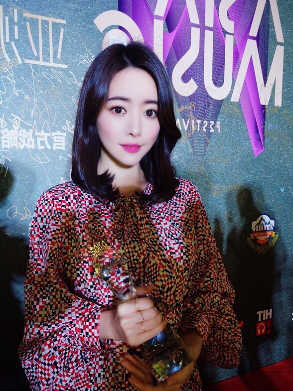  대륙 여신 홍수아 아시아 뮤직 페스티벌서 한류인기상' 수상 