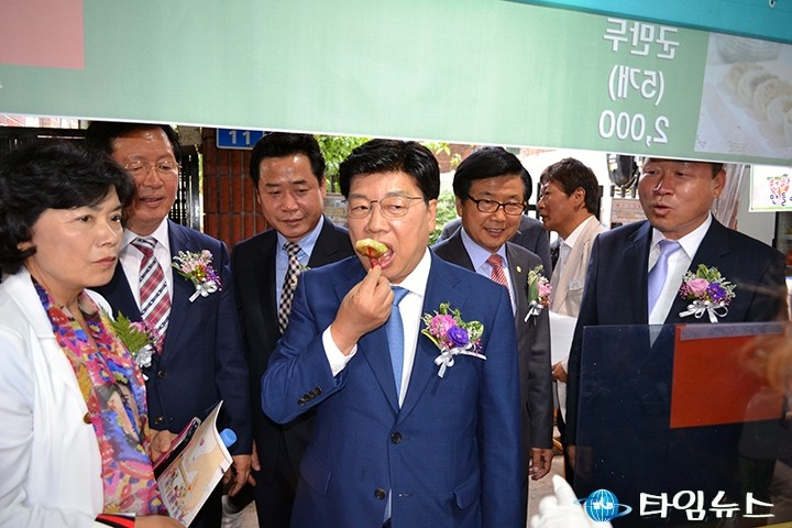 군만두 먹는 권선택 대전시장!