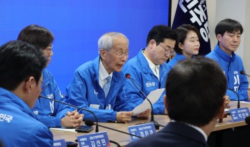 민주당 윤여준 "김문수, 사과같지 않은 계엄사과…尹 즉각 출당해야 주장"