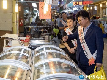 추석 앞두고 법동전통시장 방문한 최충규 대덕구청장