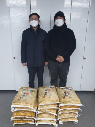 생생팜영농조합법인에서 “사랑의 쌀”을 전달하다