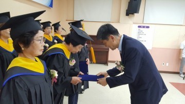 충남교육청, 위풍당당 초등학력인정 문해교육 졸업식 가져