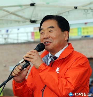 인사하는 박수범 대덕구청장