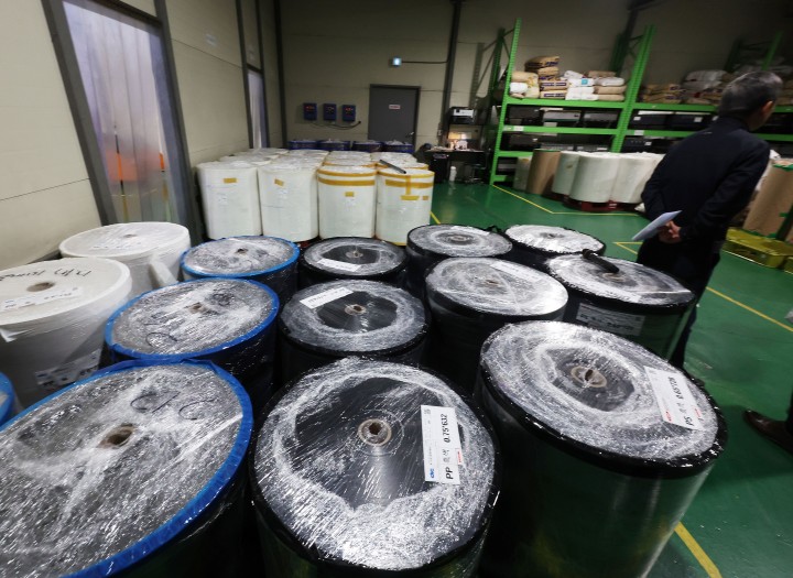 중동발 ‘플라스틱 쇼크’ 4월 현실화 우려… 종량제 봉투 납품 중단 위기