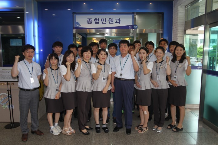 진천군, 깔끔한 복장으로 민원인 반긴다