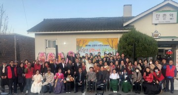 김용락  출향시인 단촌역 은행나무 문학광장 시낭송회 개최