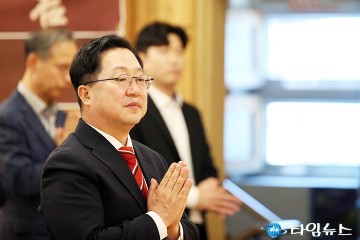 봉축법요식에 참석한 이장우 대전시장