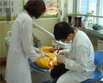 청주시 보건소는 초등학교 여름방학 빈곤 아동 충치 예방사업 벌여