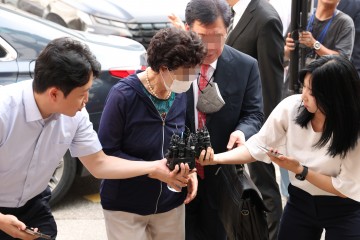 '잔고 위조' 尹대통령 장모 가석방 보류…내달 다시 심사