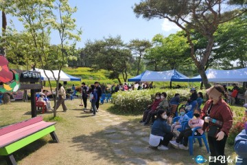 예천군, 유채꽃과 청보리의 향연 속 회룡포 봄꽃 축제 성료