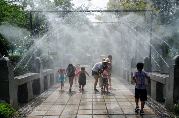황지연못 분수터널과 문화예술회관 워터파크 인기 만점