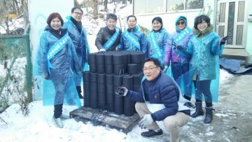 부천제조업경영자연합회 역곡안동네 가가호호 방문, 연탄 1,315장 전달
