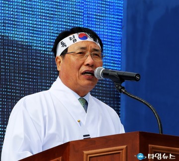 3·16 인동장터 독립만세운동 재연행사에서 축사하는 한현택 동구청장