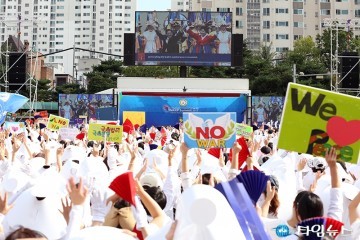 대전 1만 5천여 명 시민들, 평화를 염원하다!