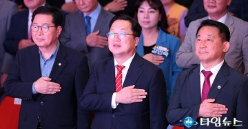 ‘서구민의 날’ 기념식에 참석한 장종태·이장우·서철모