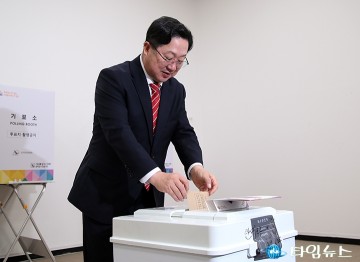 사전투표 하는 이장우 대전시장…투표에 동참합시다
