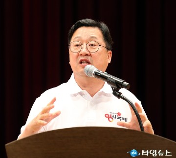 ‘대전0시축제 자원봉사’발대식에서 인사말 하는 이장우 대전시장