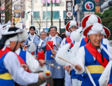 대전 유성 전역 달맞이 물결…7곳 전통의례 이어졌다