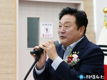효동 행정복지센터 신청사 개청식에서 축사하는 송인석 대전시의회 의원