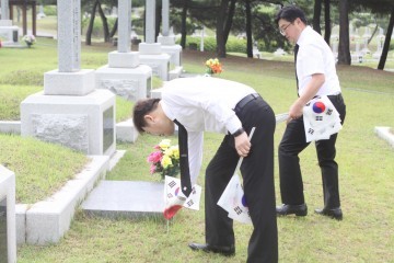 맥키스 컴퍼니, 현충원 봉사활동 전개