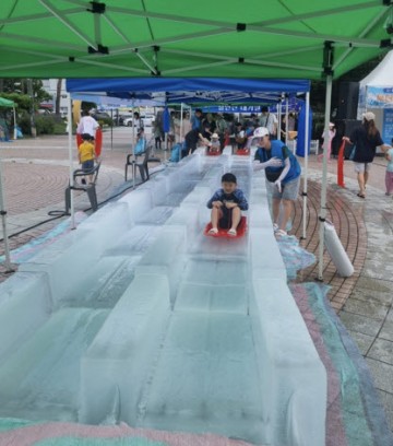무안군, 막바지 무더위 날린‘물과 얼음 축제’개최  