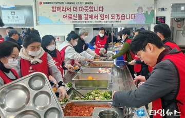 국민의힘 대전시당 누리봉사단, 남부노인복지관 닭죽 나눔 봉사