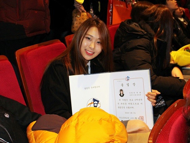 신인 걸그룹 더스타즈 '현화' 고등학교 졸업 현장