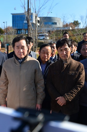 이낙연 국무총리와 백제보 점검하는 안희정 지사