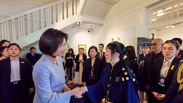 김혜경 여사, 싱가포르서 ‘제주 손맛’ 홍보… “배부른데도 자꾸 손이 가네요”