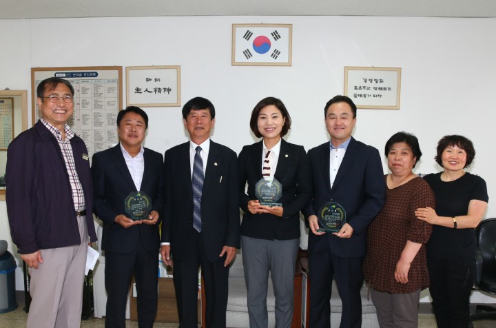대전 유성구의회 김양경 의원, 하기동 주민의 마음을 담은 감사패 받아!