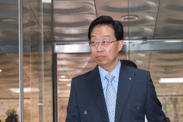 검찰, 전준경 전 민주연구원 부원장 기소…8억대 금품수수 혐의