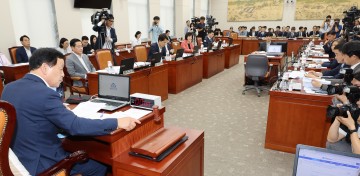 여당 "킬러문항이 나라 미래 킬링" 야당 "대통령 한마디에 초토화"