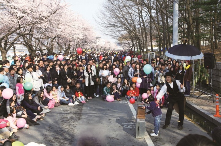 “꽃이 좋다, 가족과 함께여서 더 좋다”제11회 영등포 여의도 봄꽃축제…
