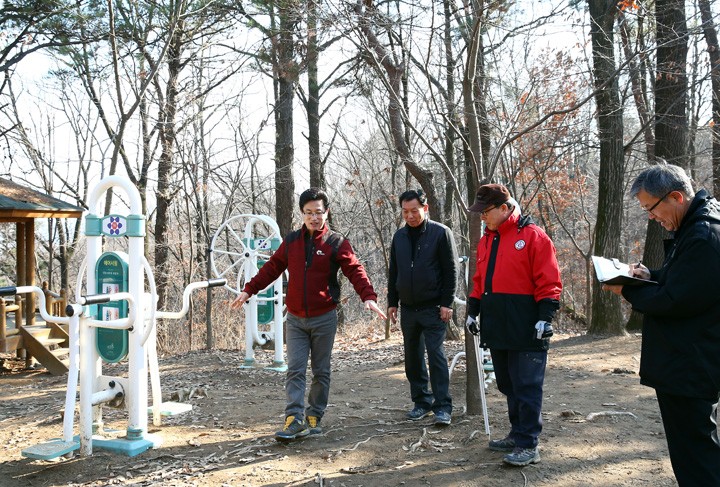 허태정 유성구청장, 지족산 시설물 안점점검