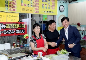 김경훈 대전시의회 의장, 추석맞이 전통시장 장보기 행사