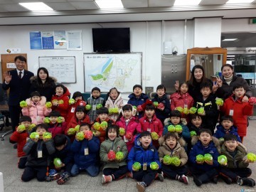 충주 신세계어린이집 원아들, 저금통 54개 기탁