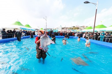 울진군, '2023 죽변항 수산물 축제' 관광객 3만5,000여명 참가해 성료 