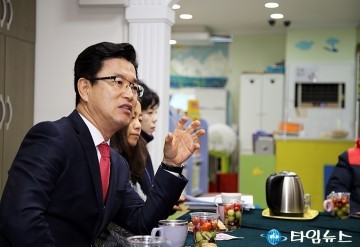 허태정 유성구청장, ‘작은 도서관’ 책 읽는 도시를 상징!