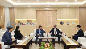 전남대 정성택 총장. 주한세르비아대사 환담...‘글로컬’ 보폭 넓힌다
