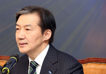 조국 “합당 밀약 따윈 없다… 민주당 내부 색깔론 공세 개탄”