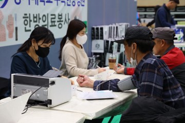 충주시, ‘농촌왕진 버스’ 운영… 찾아가는 의료서비스로 큰 호응