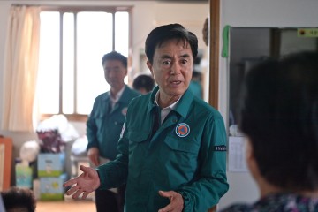 김태흠 충남지사, 수해복구 현장 첫 방문…자원봉사자 격려·이재민 위로