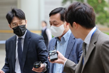 '이재명 측근' 정진상, 대장동 재판 증언 거부…검찰과 신경전