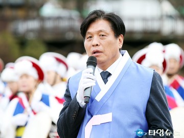 ‘유성대보름제’ 행사에서 인사말 하는 조승래 의원