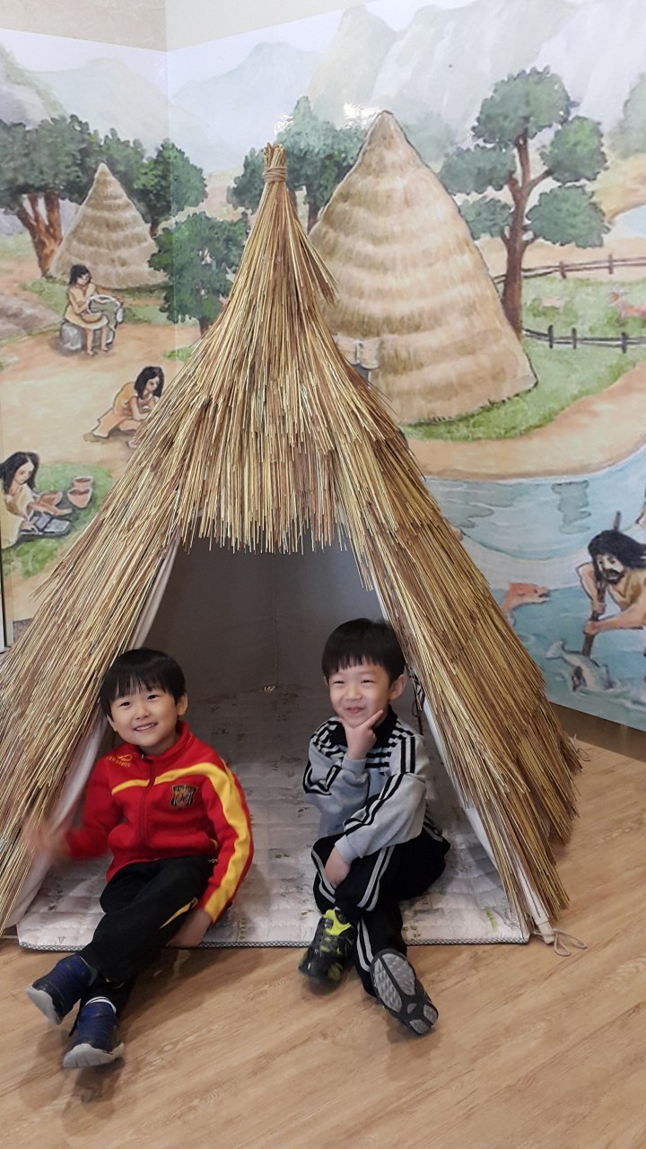 양구선사박물관에 북 카페 설치